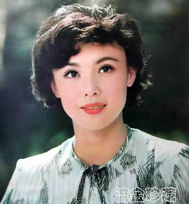 80年代“短发女神”冷眉，为爱情而退出娱乐圈，她现在怎么样了？