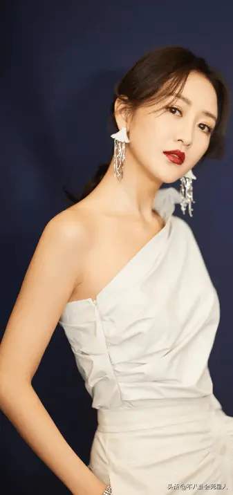 徐冬冬戚薇景甜乔欣周笔畅张檬王鸥谢依霖_女明星整容吗_娱乐圈女星整容事件
