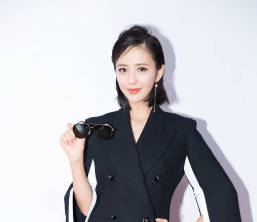 8佟丽娅短发照.jpg