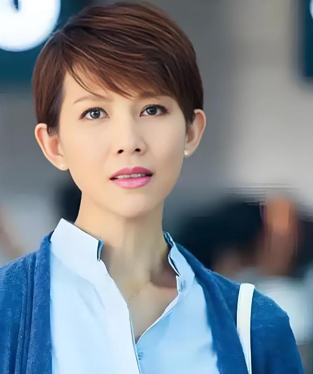 港圈短发美女_短发女明星机场_短发造型经典女星