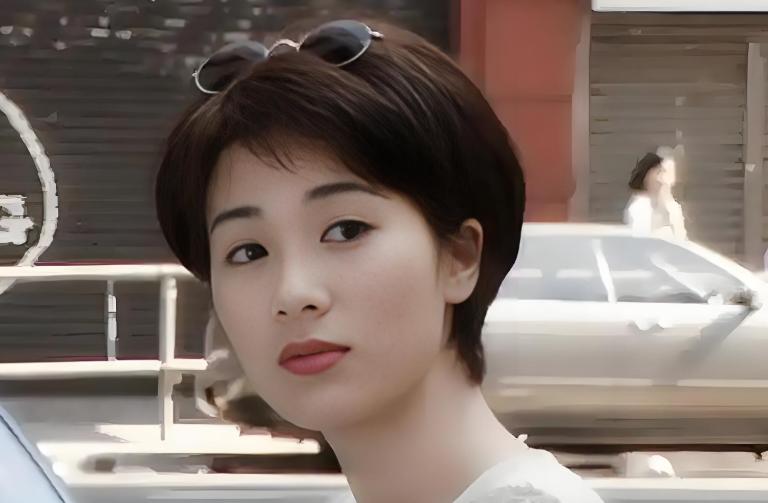 短发造型经典女星_短发女明星机场_港圈短发美女