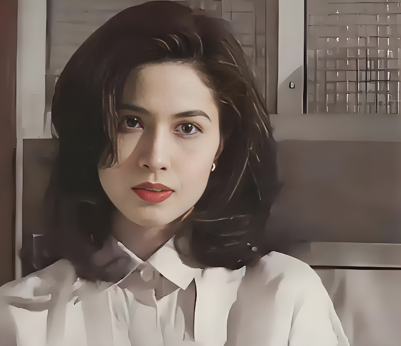 短发女明星机场_港圈短发美女_短发造型经典女星