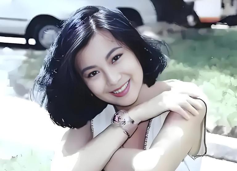 港圈短发美女_短发女明星机场_短发造型经典女星