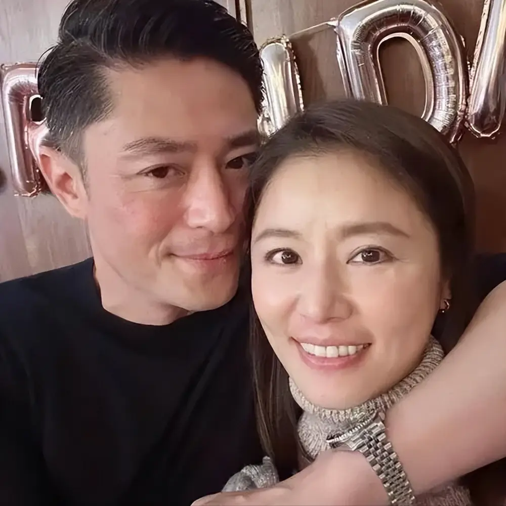 女明星胸部曝光的照片_林心如不穿内衣 真空上阵 质疑