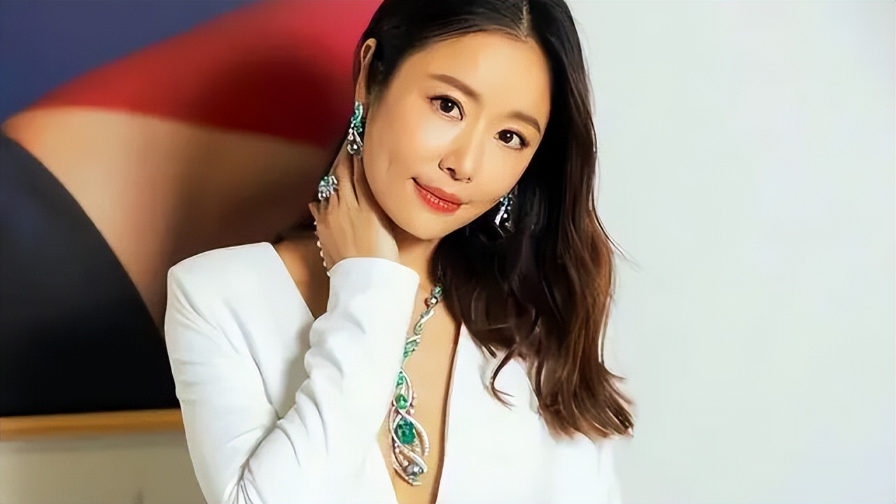 女明星胸部曝光的照片_林心如不穿内衣 真空上阵 质疑