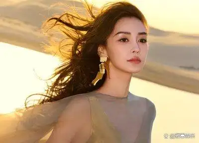 从模特到顶流女星，杨颖争议不断，演技之路为何始终难破局？