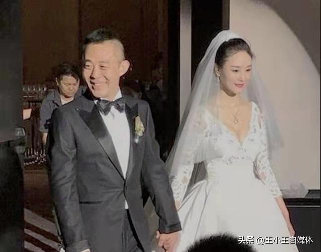 侯勇王瑞老夫少妻年龄差_娱乐圈夫妇年龄差距_李亚鹏海哈金喜结婚年龄差