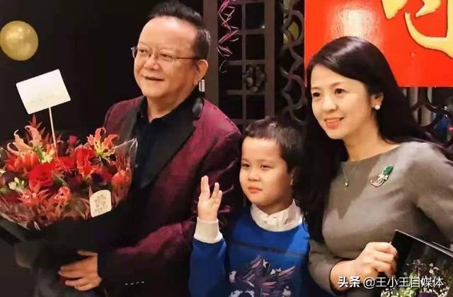 娱乐圈夫妇年龄差距_李亚鹏海哈金喜结婚年龄差_侯勇王瑞老夫少妻年龄差
