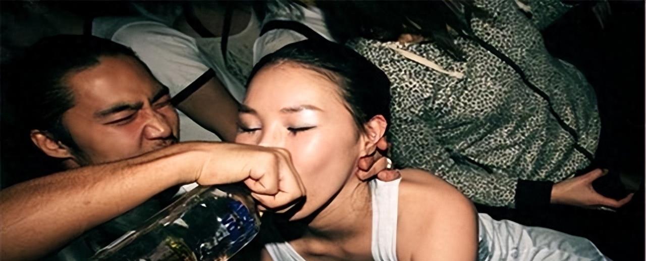 明星潜规则内幕_形容娱乐圈黑暗的词_娱乐圈黑暗面
