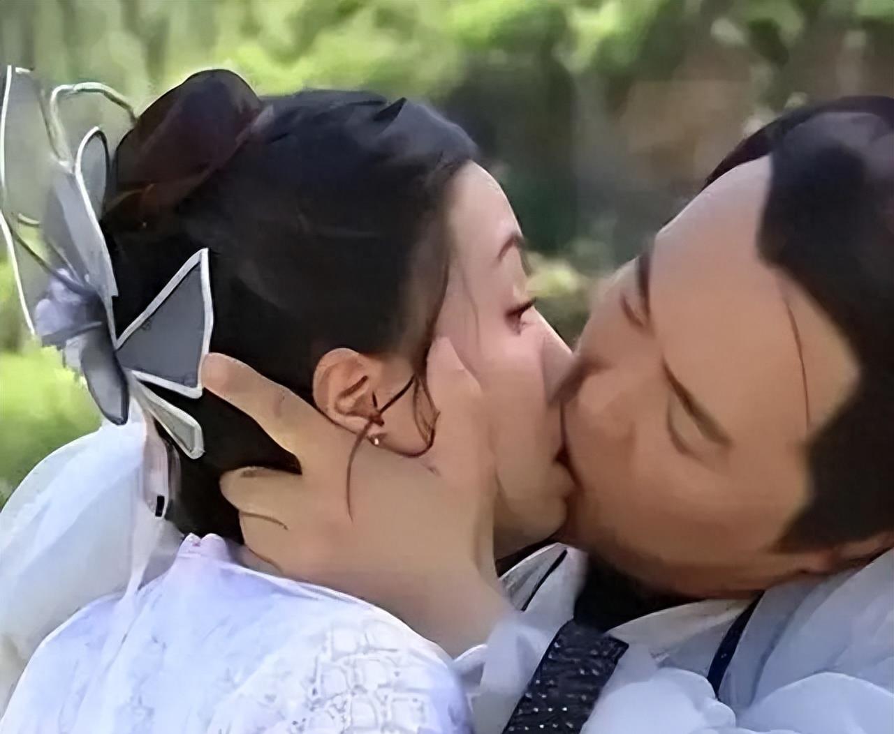形容娱乐圈黑暗的词_娱乐圈黑暗面_明星潜规则内幕