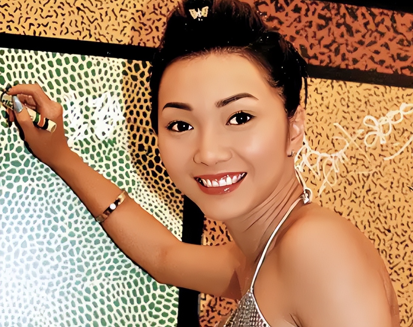颜仟汶 转型三级片_颜仟汶 早年经历_香港女明星三级