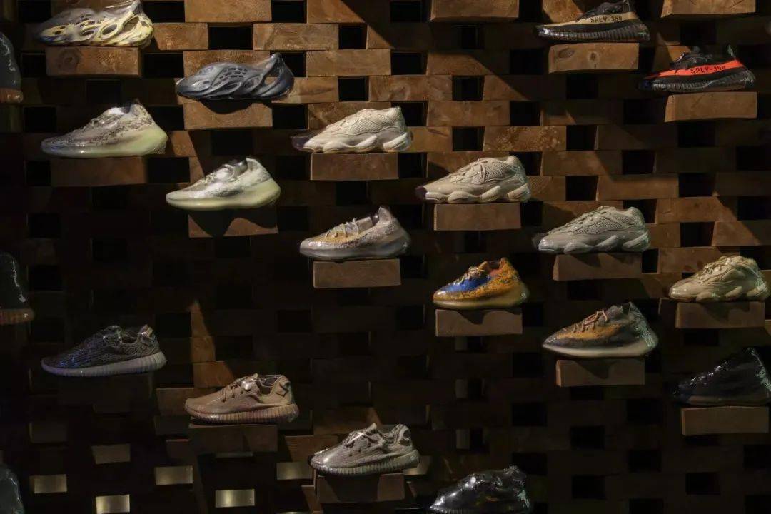 yeezy水蜜桃与Adidas合作_yeezy设计理念演变_adidas yeezy合作终止