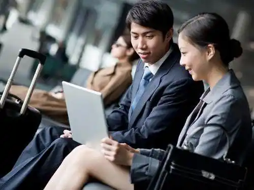与女上司出差，她坚持开一间房，你怎么做？90后小伙子说了四句话