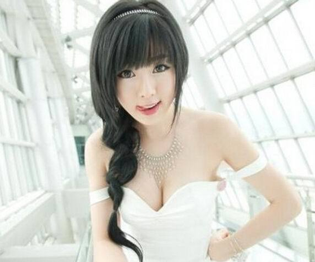 女明星 耳朵大_胸太大看不到脚的女星_童颜巨乳女星