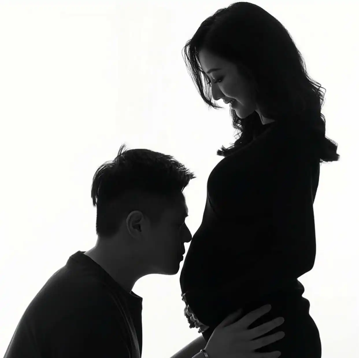 何依婷怀孕临盆消息_何依婷最新孕肚照片分享_怀孕女明星大肚照