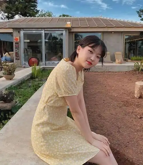 怀孕女明星大肚照_真实治愈孕肚美学_吉娜孕肚照