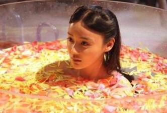 女明星剧中沐浴戏份_刘亦菲沐浴戏份分析_女明星的洗澡图片