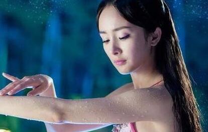 女明星剧中沐浴戏份_刘亦菲沐浴戏份分析_女明星的洗澡图片