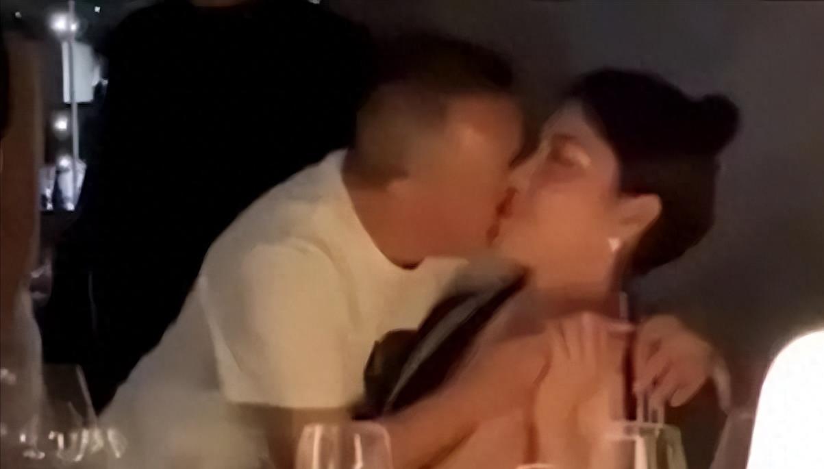 娱乐圈潜规则曝光_娱乐圈被潜的男明星_张钰导演名单