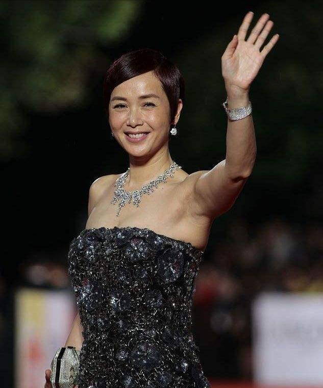 娱乐圈最丑男_美女野兽组合 娱乐圈丑男美女恋爱故事 娱乐圈颜值与才华反差情侣