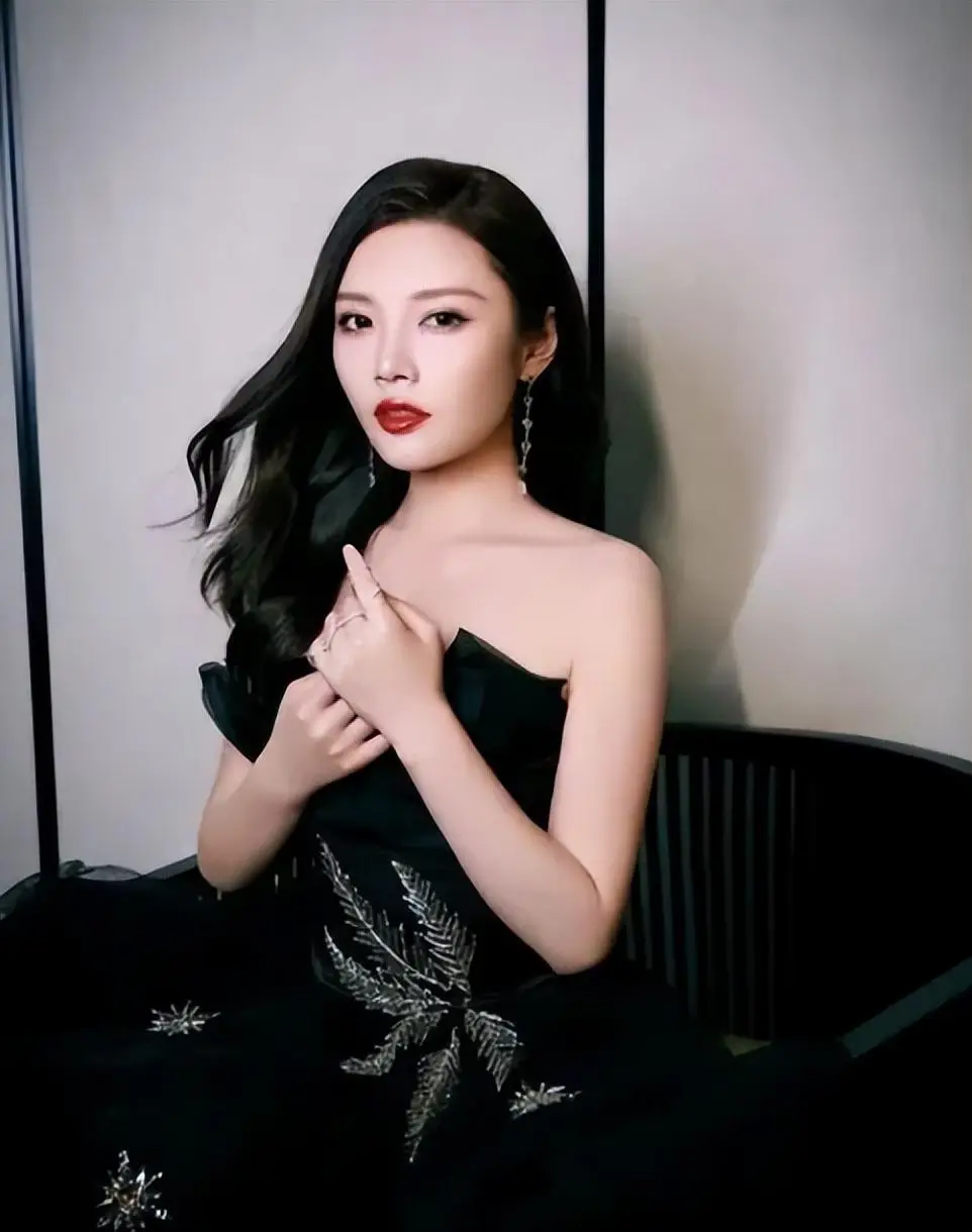 徐冬冬尹子维感情曝光_娱乐圈最新的情侣_娱乐圈明星感情真实性
