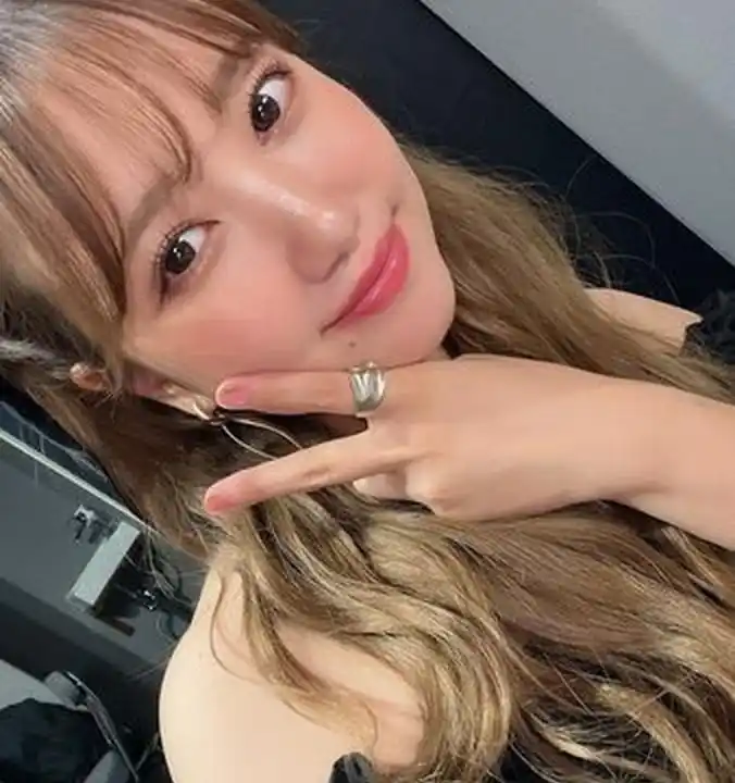 加藤玲奈官宣结婚，偶像步入平凡婚姻生活引热议