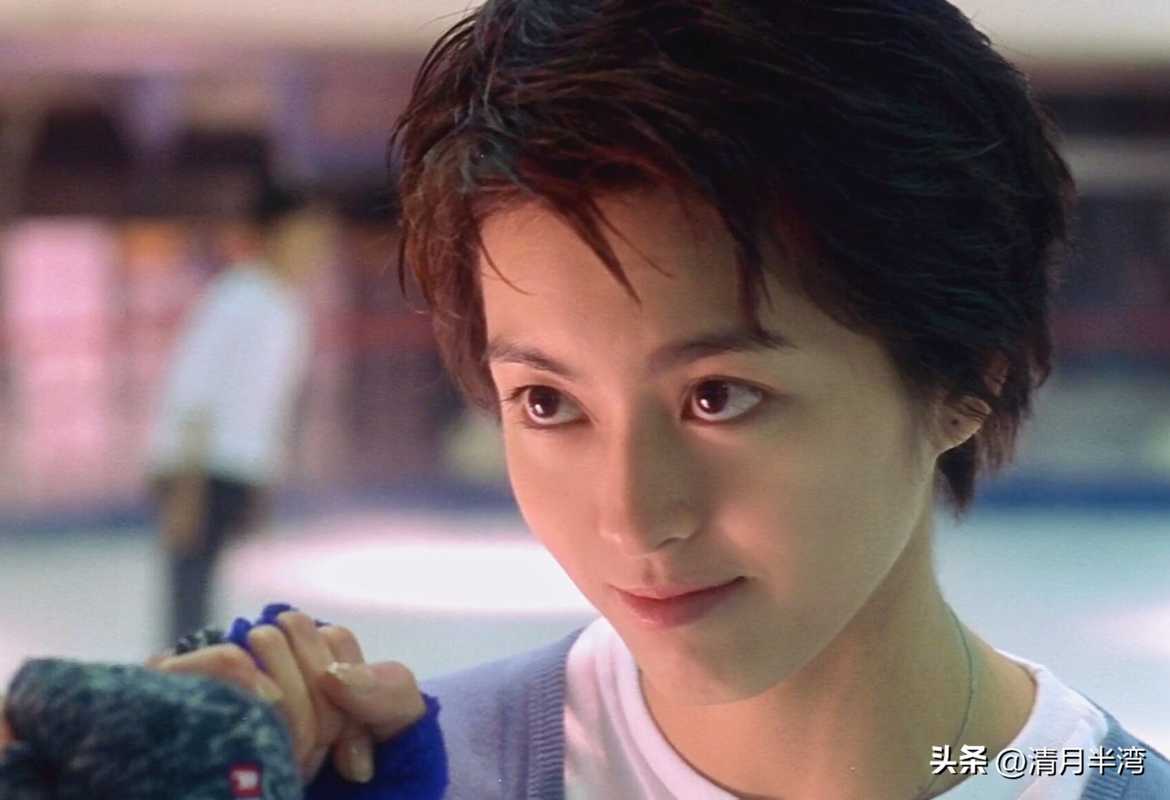 短发 女明星 生_港圈女星短发造型_港风女星短发代表