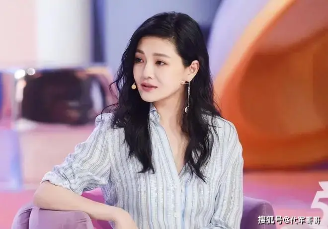 盘点有口臭的8位美女明星，隔着屏幕都有味儿，看看谁最尴尬？