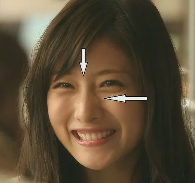 微笑训练教程_如何笑起来更好看_女明星大笑好看