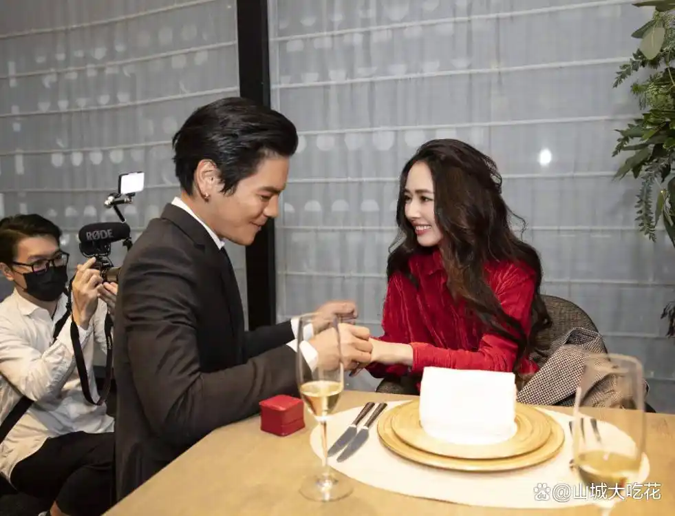 向佐郭碧婷感情真相_娱乐圈谁在追郭碧婷_向太撮合向佐郭碧婷内幕