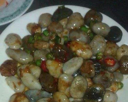 云南硬菜辣椒炒石头 厉害了那些黑暗料理 背后还有一段艰辛历史