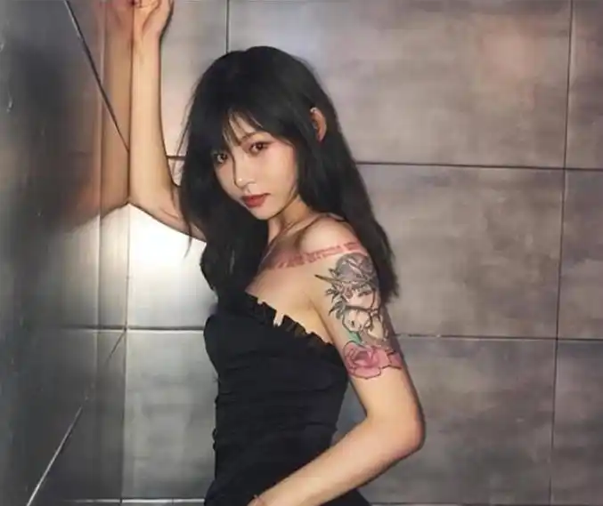 痞幼 机车女神 内衣照事件_网红痞幼黑料照片,