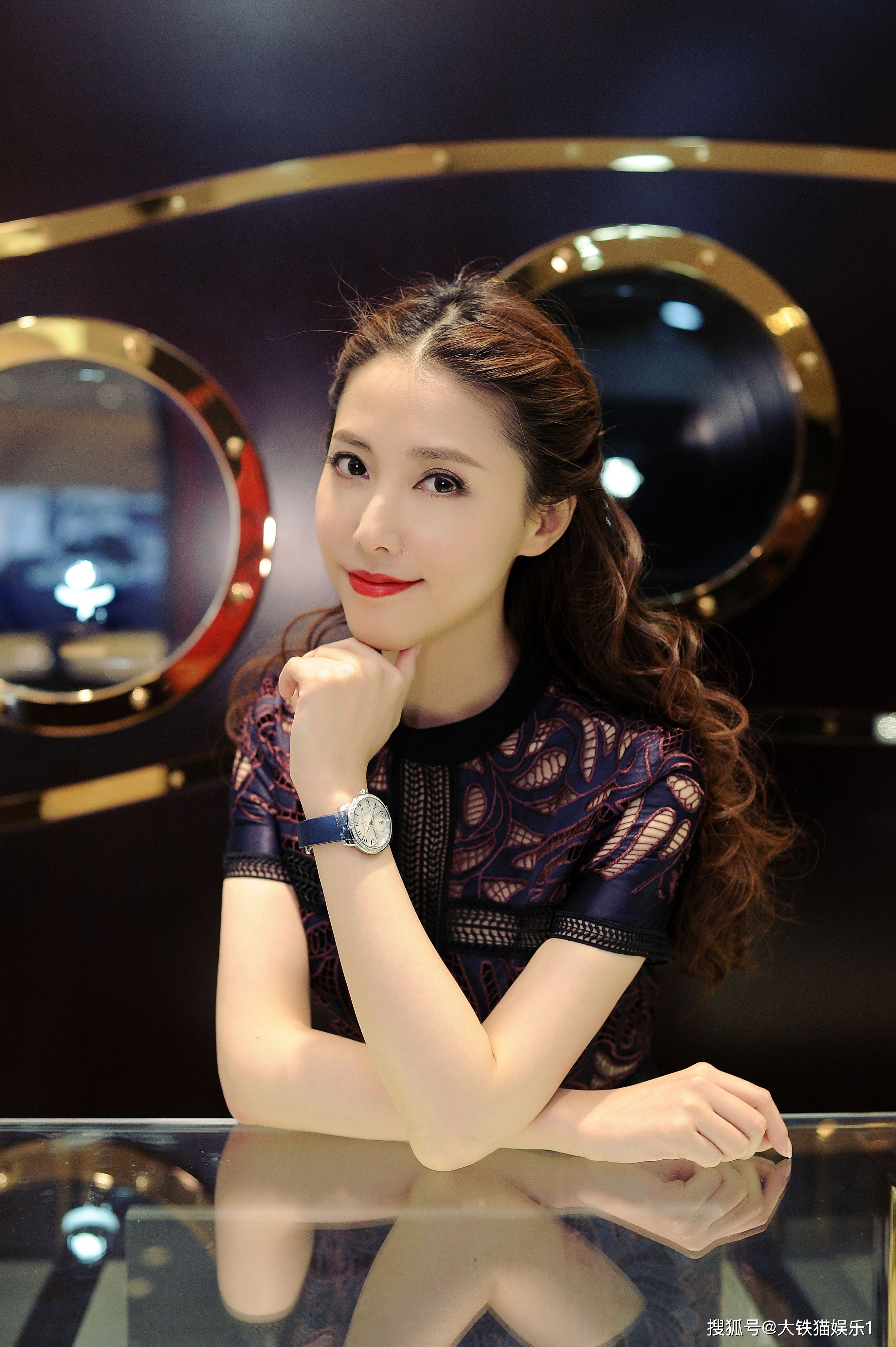 长方形脸女明星_长脸女明星_脸部比例异于常人的女明星