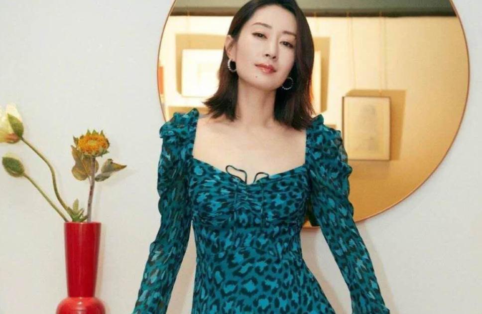 巩俐方脸美_长方形脸女明星_方脸女明星