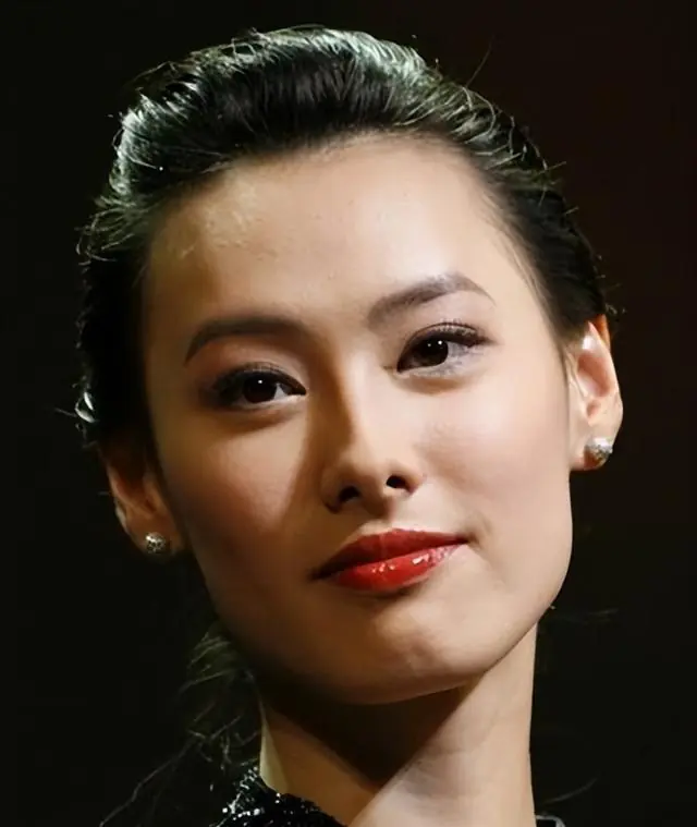 长脸女星高级感_长脸女人气质美女_长方形脸女明星