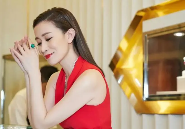 长脸女星高级感_长脸女人气质美女_长方形脸女明星