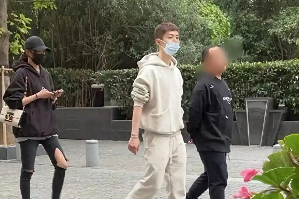 彭昱畅女友官宣_女明星女朋友_彭昱畅女友照片