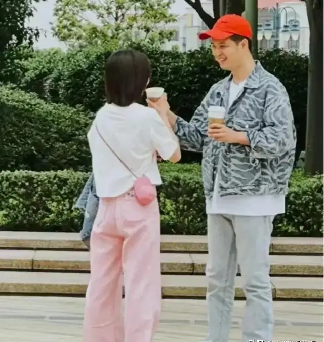 新晋情侣曝光_明星恋情公开2024_娱乐圈隐藏的情侣