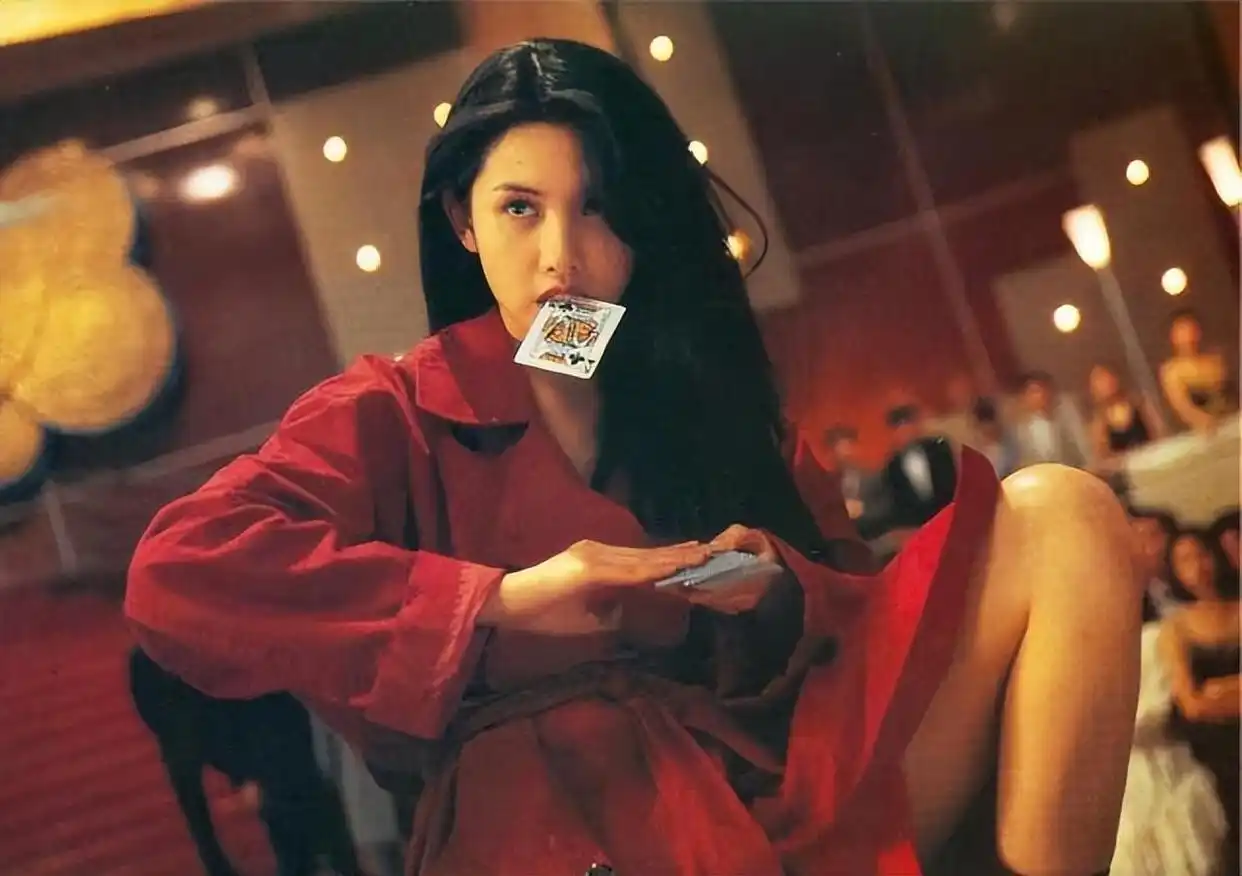 邱淑贞 香港金像奖 最佳女主角 演员生涯 退出娱乐圈 邱淑贞 退隐 事业感情 双丰收 邱淑贞 三个女儿 沈嘉伟 宠妻_中国女明星邱淑贞