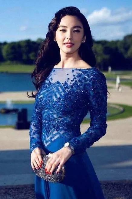 豪放熟女明星_张雨绮年轻感_熟女长相