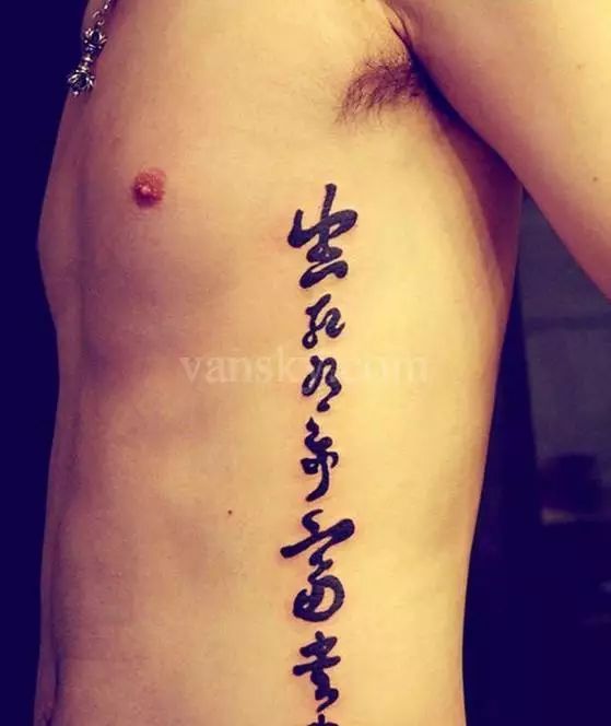 越南纹身师 鸡汤面纹身_外国女明星中文纹身_纹身老外 中文纹身故事