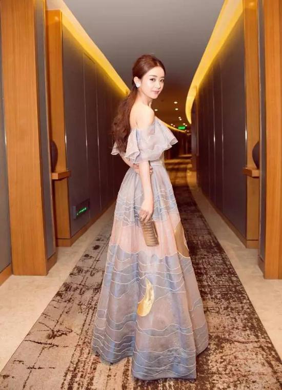 女明星酒店走廊拍照攻略_范冰冰Angelababy走廊造型_女明星宾馆