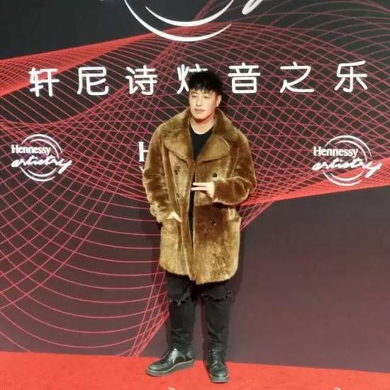 女明星酒店走廊拍照攻略_范冰冰Angelababy走廊造型_女明星宾馆