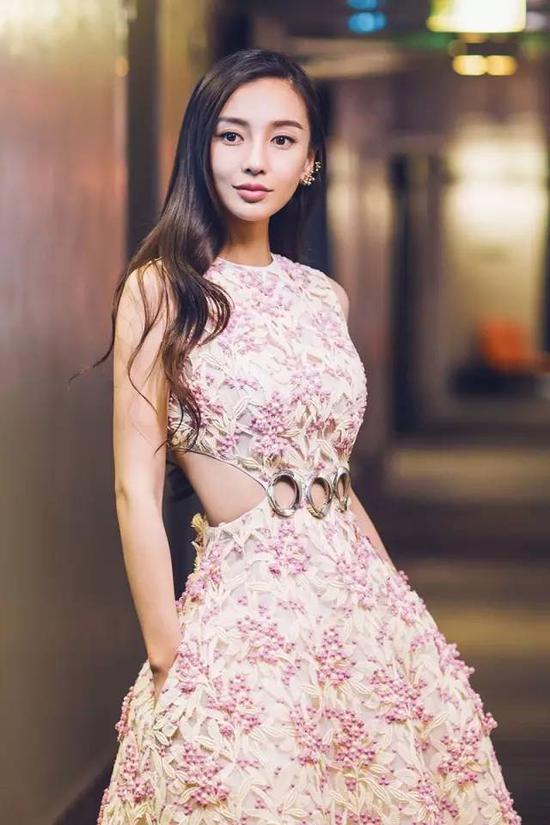 女明星宾馆_范冰冰Angelababy走廊造型_女明星酒店走廊拍照攻略