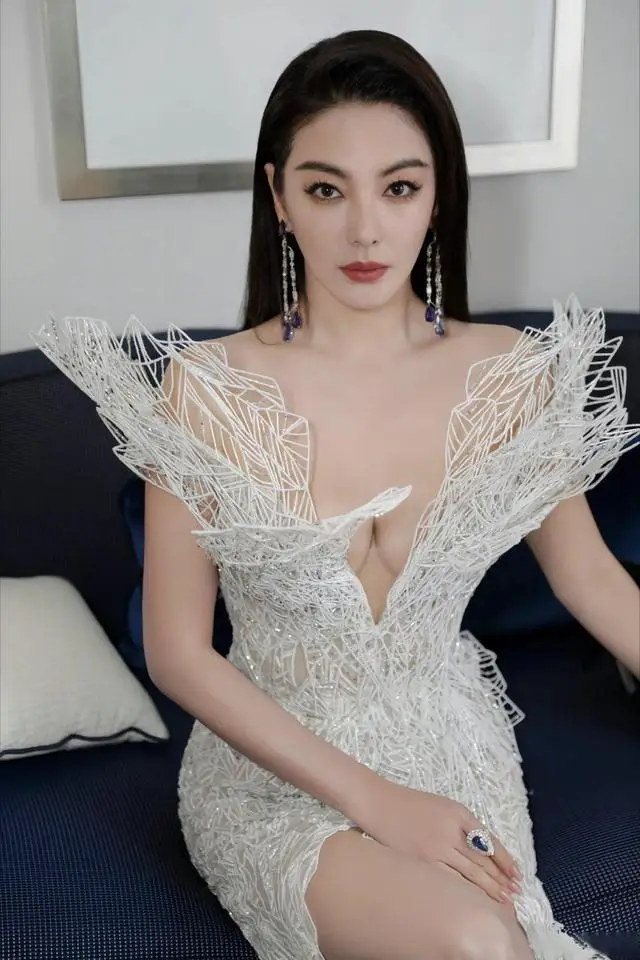 大骨架女明星_郝蕾张雨绮巩俐蒋欣_脸大的女明星明星