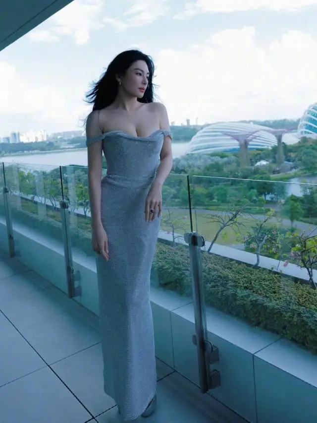 郝蕾张雨绮巩俐蒋欣_大骨架女明星_脸大的女明星明星
