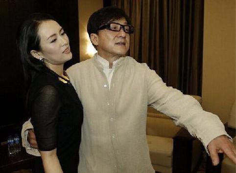 成龙非礼过的女明星数量_成龙抱过那些女明星_刘亦菲被成龙非礼事件