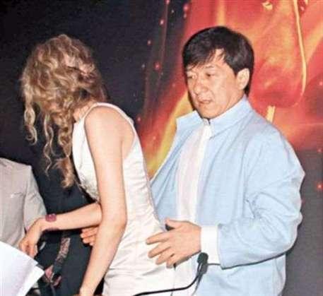 成龙抱过那些女明星_成龙非礼过的女明星数量_刘亦菲被成龙非礼事件