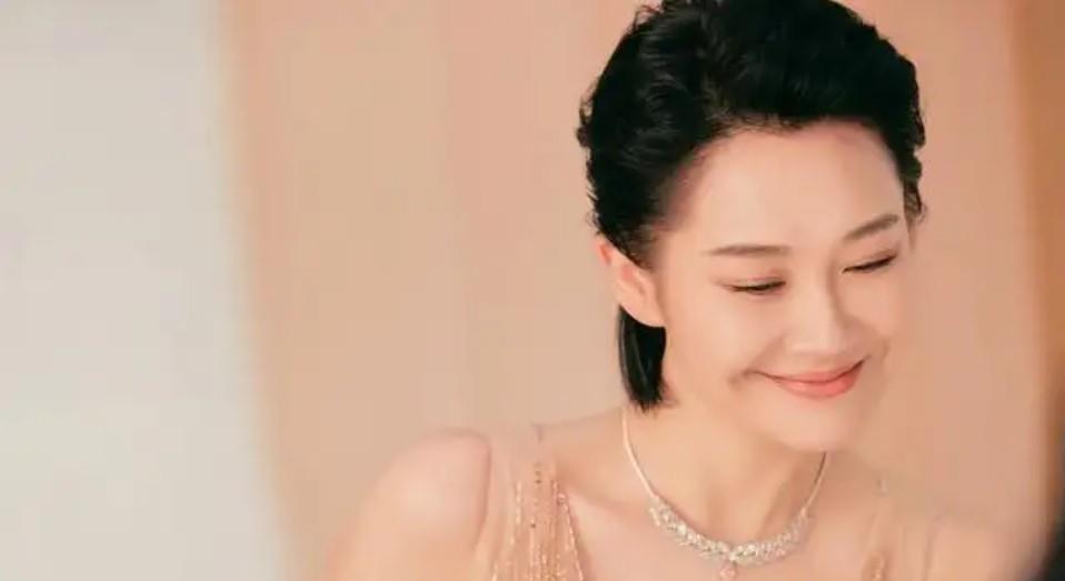 50岁女明星保养_明星最老的女明星_51岁女明星气质