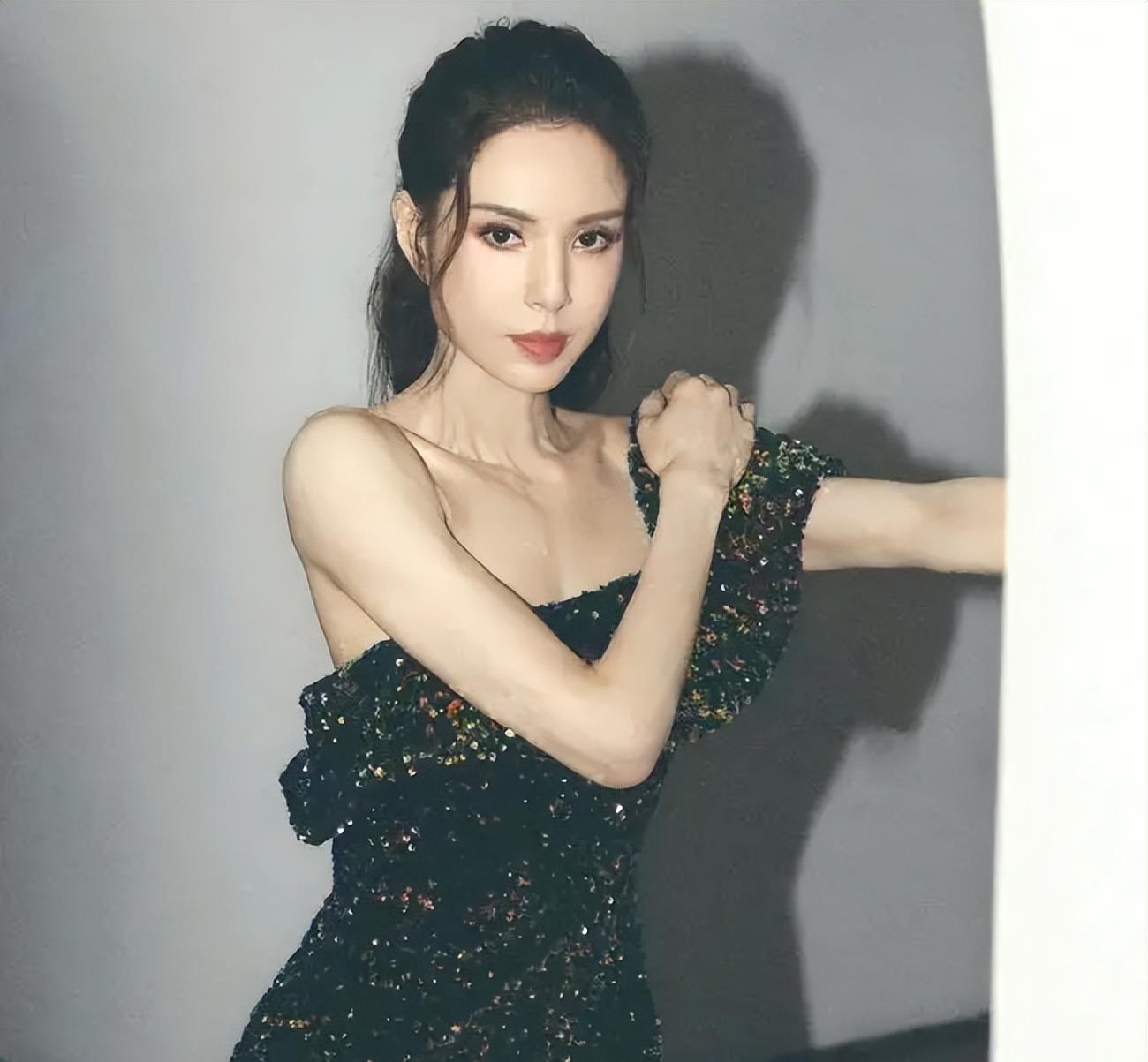 51岁女明星气质_明星最老的女明星_50岁女明星保养